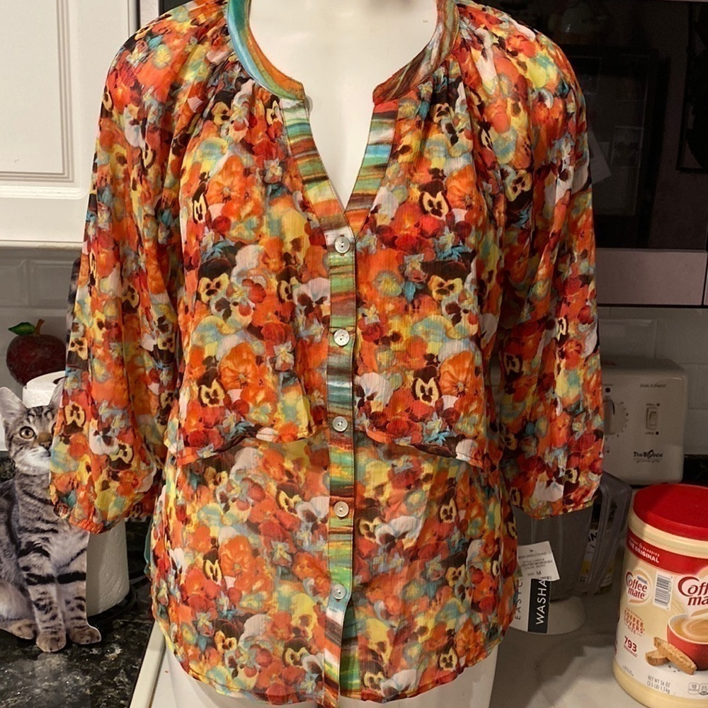 E New Directions button front 3/4 sleeve regular size top M. NWT